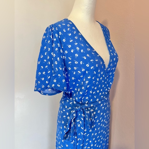 Maretta Blue and White Floral Print Wrap Midi Dress - Picture 10 of 16